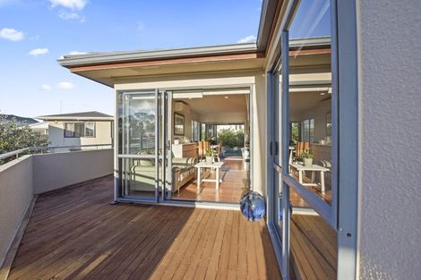 Photo of property in 1/66 Browns Bay Road, Rothesay Bay, Auckland, 0630