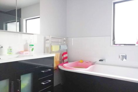 Photo of property in 30 Forest Hill Road, Henderson, Auckland, 0612