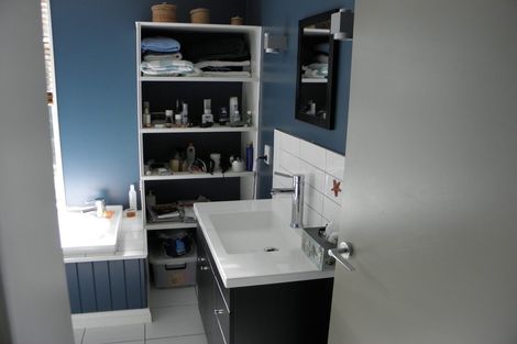 Photo of property in 45 Garden Road, Northland, Wellington, 6012