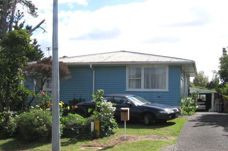 Photo of property in 33 Crocombe Crescent, Beach Haven, Auckland, 0626