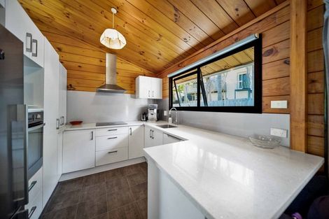 Photo of property in 10 Chrisarda Place, Red Hill, Papakura, 2110