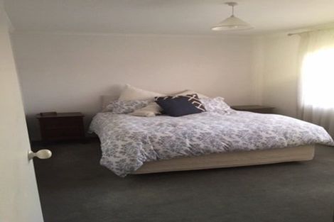 Photo of property in 68 Waiwaka Terrace, Strandon, New Plymouth, 4312