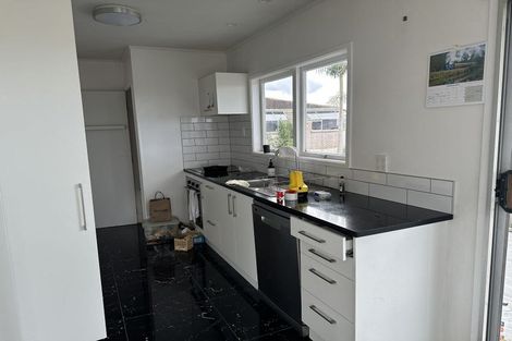 Photo of property in 1/54 Target Road, Totara Vale, Auckland, 0629