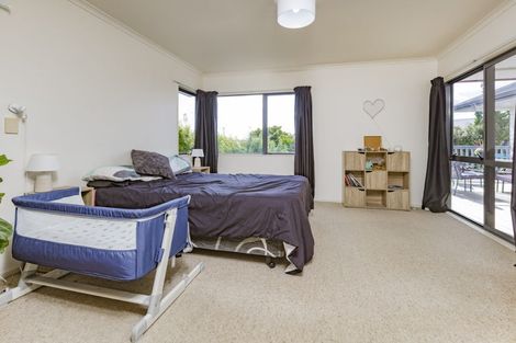 Photo of property in 37 Clarks Beach Road, Clarks Beach, 2122