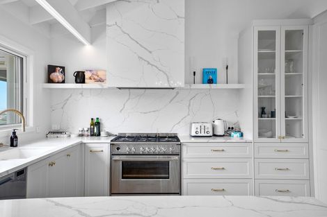 Photo of property in 7 Parr Terrace, Castor Bay, Auckland, 0620