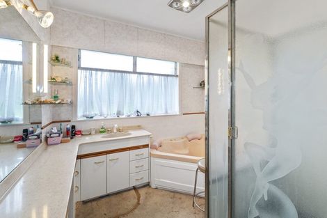 Photo of property in 60 Jaemont Avenue, Te Atatu South, Auckland, 0610