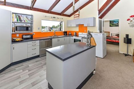 Photo of property in 19 Taihiki Road, Clarks Beach, 2122