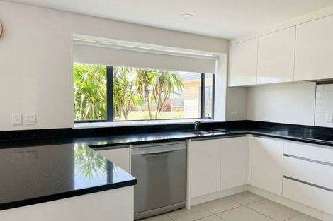 Photo of property in 2 Cyclamen Road, Mangere, Auckland, 2022