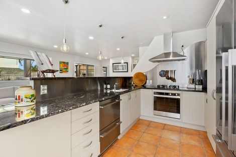 Photo of property in 1/66 Browns Bay Road, Rothesay Bay, Auckland, 0630