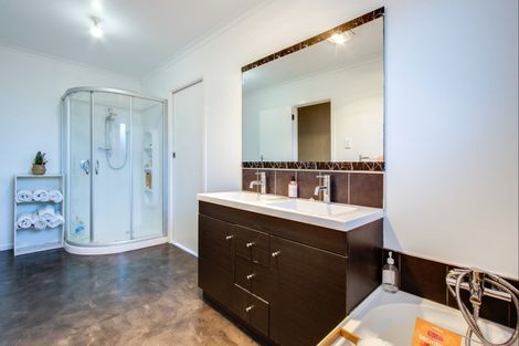 Photo of property in 43 Bill Hercock Street, Pirimai, Napier, 4112