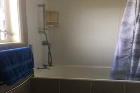 Photo of property in 16 Orton Street, Glenfield, Auckland, 0627