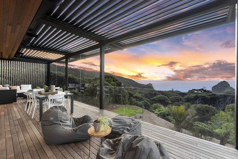 Photo of property in 124a Seaview Road, Piha, New Lynn, 0772