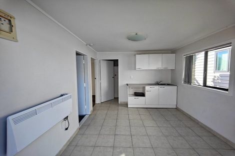 Photo of property in 20 Minaret Drive, Bucklands Beach, Auckland, 2014
