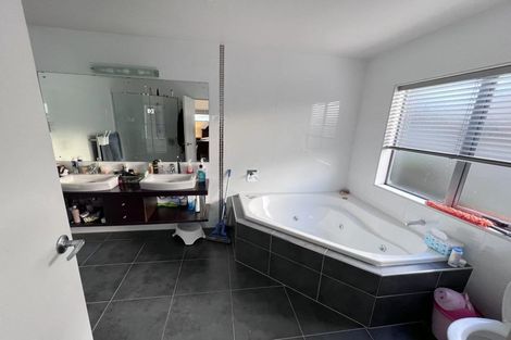 Photo of property in 3 Keating Rise, Northcross, Auckland, 0632