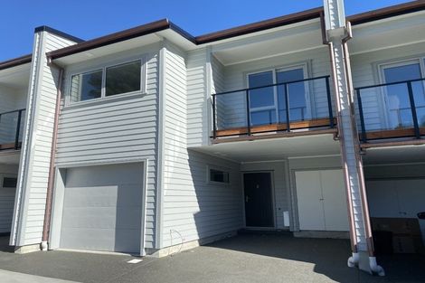 Photo of property in 2/7 Grays Road, Plimmerton, Porirua, 5026