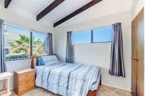 Photo of property in 27 Eruini Street, Waikanae Beach, Waikanae, 5036