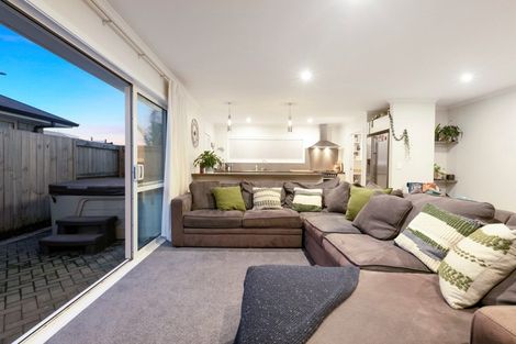 Photo of property in 2 Livingstone Drive, Papamoa Beach, Papamoa, 3118