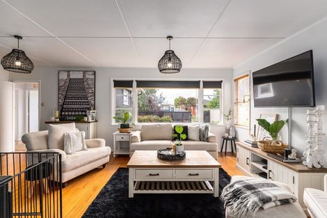 Photo of property in 6 Newhaven Place, Roslyn, Palmerston North, 4414