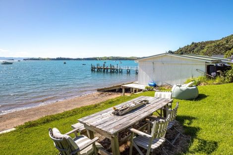 Photo of property in 46 Arran Bay, Waiheke Island, 1971