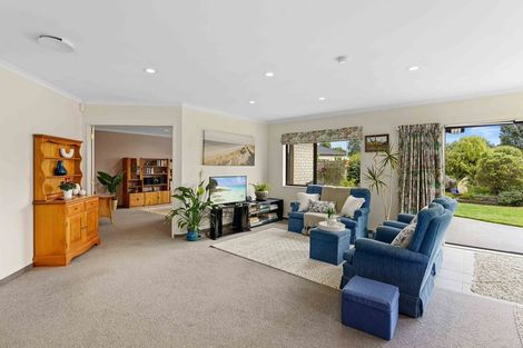 Photo of property in 166 Milne Drive, Paraparaumu, 5032