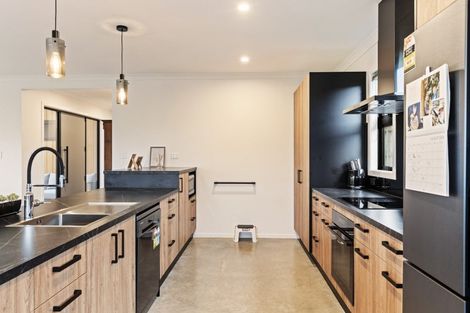 Photo of property in 11 Smith Street, Lepperton, New Plymouth, 4373