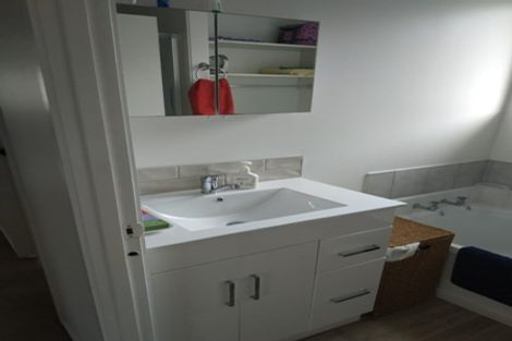 Photo of property in 2/44 Granville Drive, Massey, Auckland, 0614