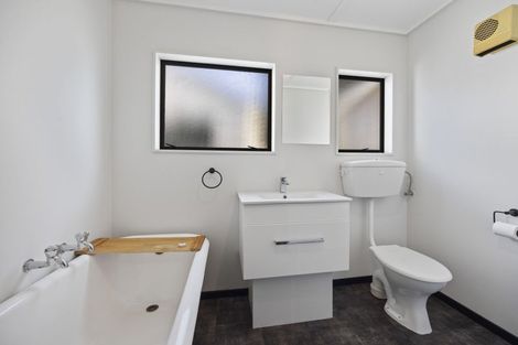 Photo of property in 28 Mccarthy Street, Hawera, 4610