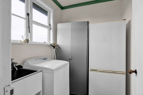 Photo of property in 1 Malone Place, Hawera, 4610