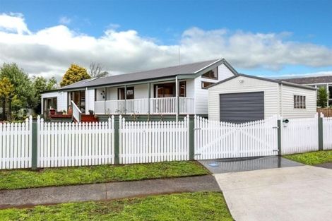 Photo of property in 15 Hickford Place, Okato, 4335