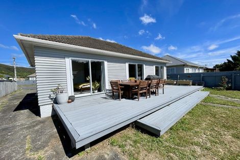 Photo of property in 17 Reynolds Street, Taita, Lower Hutt, 5011