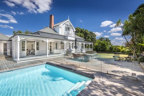 Photo of property in 52 Stanley Point Road, Stanley Point, Auckland, 0624