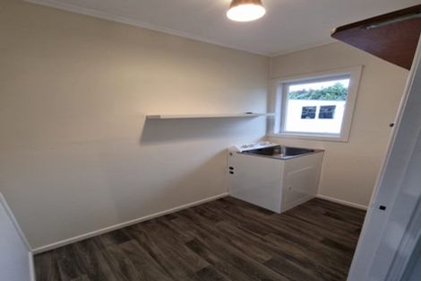 Photo of property in 6 Hereford Street, Te Atatu Peninsula, Auckland, 0610