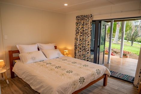 Photo of property in 44 Heretaunga Crescent, Cable Bay, 0420