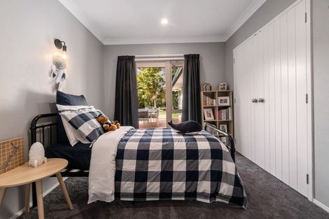 Photo of property in 30 Norman Close, The Gardens, Auckland, 2105