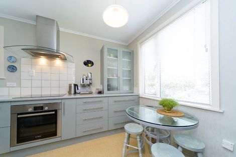 Photo of property in 15 Parkland Crescent, Terrace End, Palmerston North, 4410