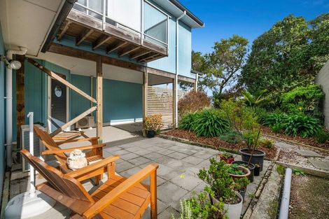 Photo of property in 25 Moffat Road, Red Beach, 0932