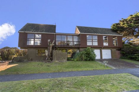Photo of property in 3 Ara Kuaka, Waikanae Beach, Waikanae, 5036