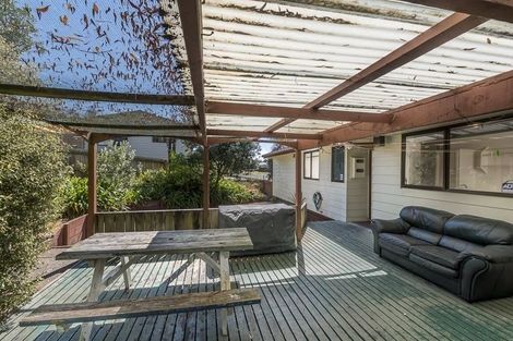 Photo of property in 4 Kayle Glen, West Harbour, Auckland, 0618