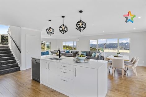 Photo of property in 2 Poto Road, Normandale, Lower Hutt, 5010