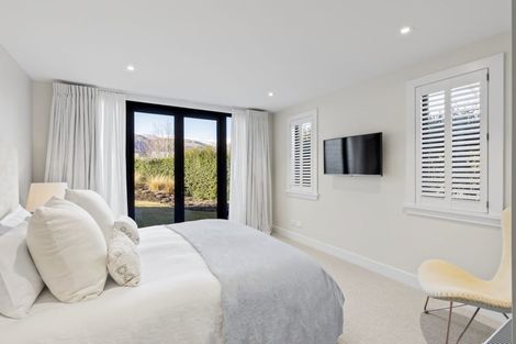 Photo of property in 2 Taramea Lane, Arrowtown, 9371