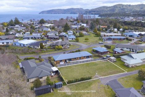 Photo of property in 35 Lakemere Way, Kinloch, Taupo, 3377