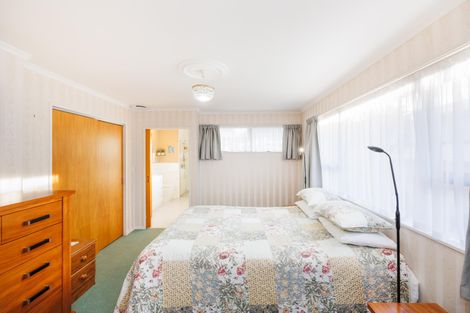 Photo of property in 1 Wincanton Place, Awapuni, Palmerston North, 4412