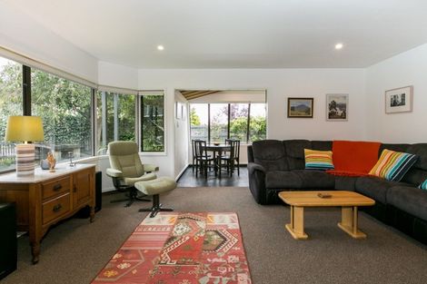 Photo of property in 2 Matthews Place, Taradale, Napier, 4112
