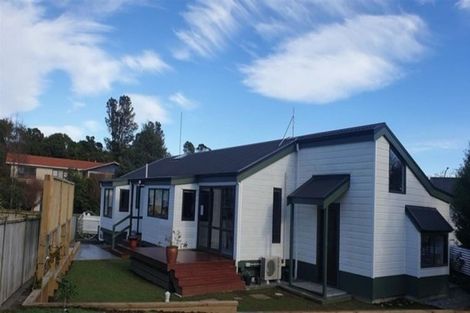 Photo of property in 15 Hickford Place, Okato, 4335