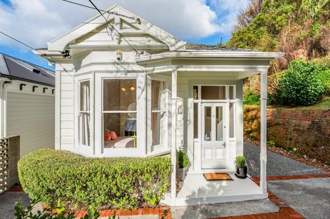 Photo of property in 9 Ranfurly Terrace, Mount Cook, Wellington, 6021