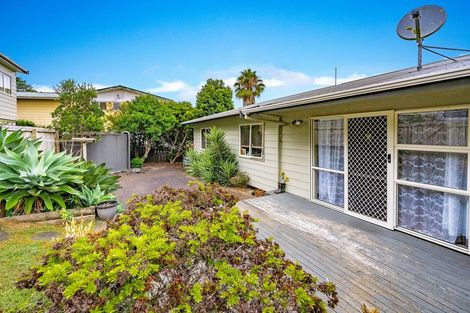 Photo of property in 64a Brian Crescent, Stanmore Bay, Whangaparaoa, 0932