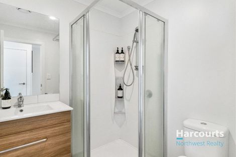 Photo of property in 5 Wharara Lane, Massey, Auckland, 0614
