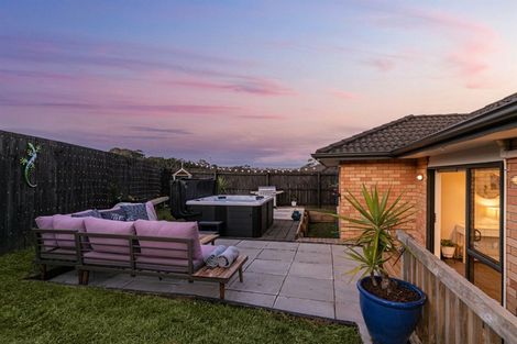 Photo of property in 22 Bradnor Meadows Drive, Swanson, Auckland, 0612