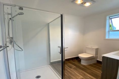 Photo of property in 27 Royal View Road, Te Atatu South, Auckland, 0610