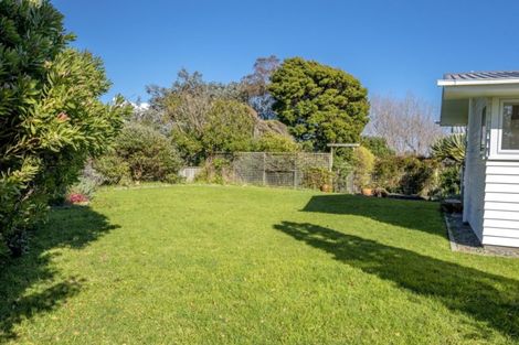 Photo of property in 18 Kawau Grove, Waikanae Beach, Waikanae, 5036